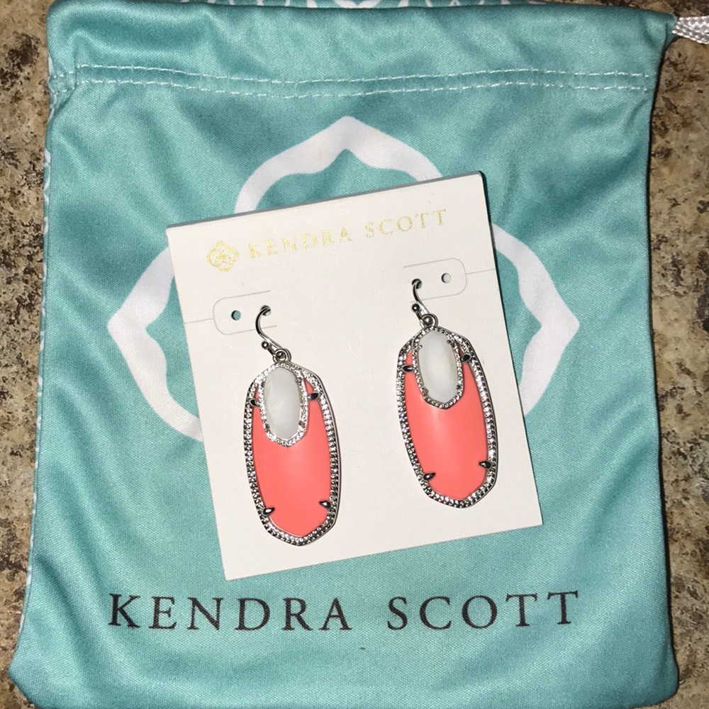 Kendra Scott Emmy Earrings